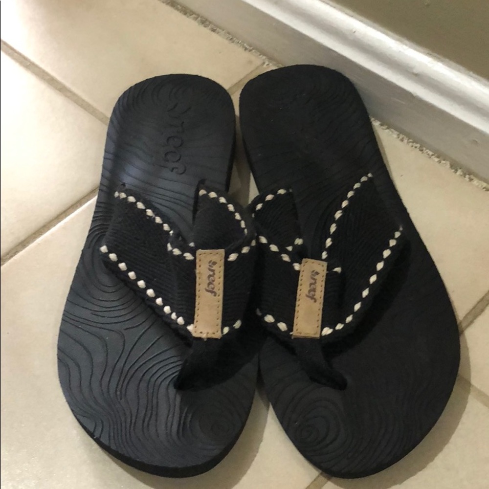 Reef Black Women’s Flip Flops Size 6